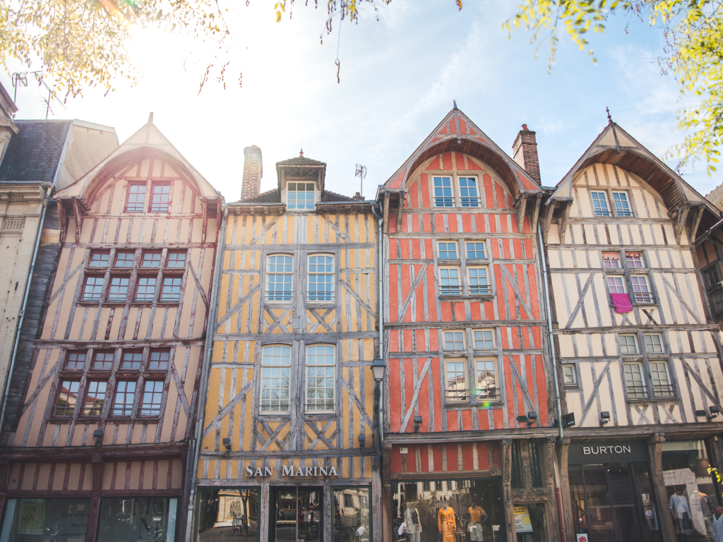 Place de l'hôtel de ville Rue Emile Zola à Troyes