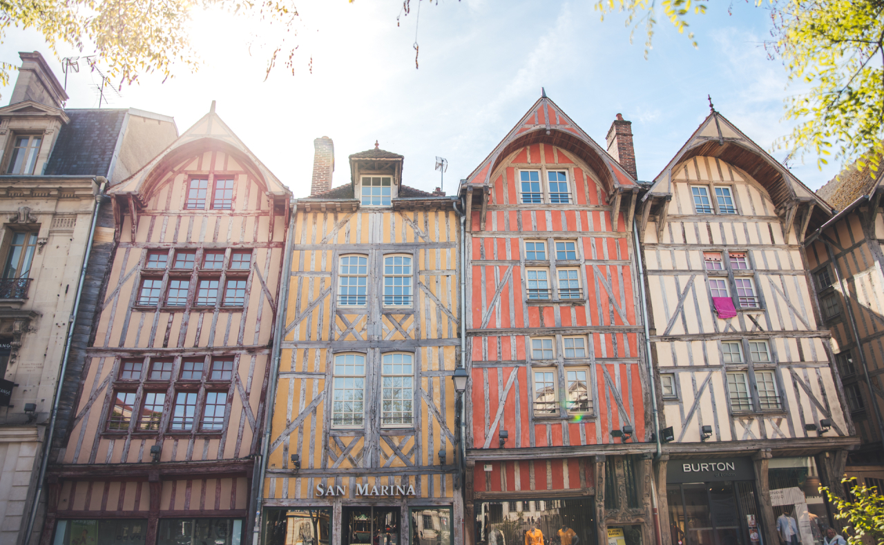 Place de l'hôtel de ville Rue Emile Zola à Troyes
