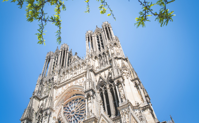 Cathédrale de Reims en contre-plongée