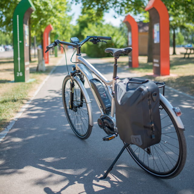Vélo à assistance électrique Moustache bikes Route macadamisée