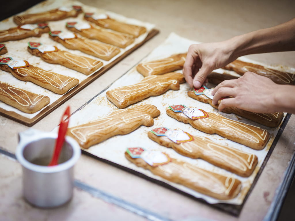 Glaçage et décoration des Saint-Nicolas en pain d'épices