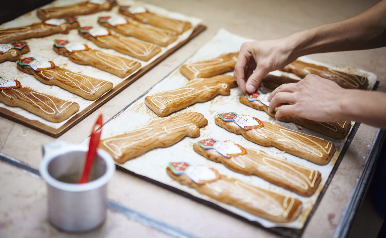Glaçage et décoration des Saint-Nicolas en pain d'épices