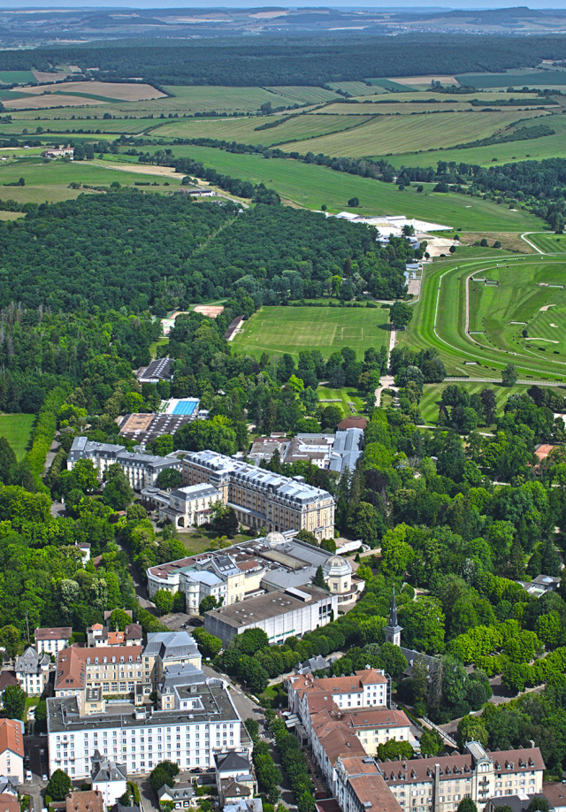 vue aériene palais des congrès de Vittel